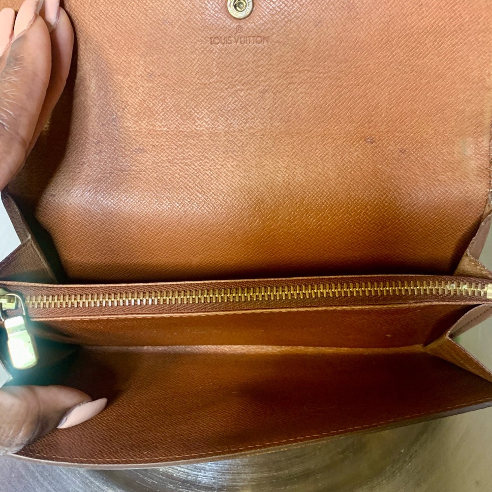 Louis Vuitton Monogram Sarah Wallet - Picture 5 of 10